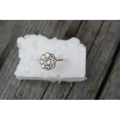 134A - 18CT GOLD 1 CT DIAMOND CLUSTER RING