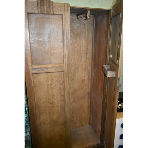 4 - OAK DOUBLE ROBE