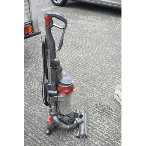 8 - DYSON UPRIGHT  VACUMM PWO