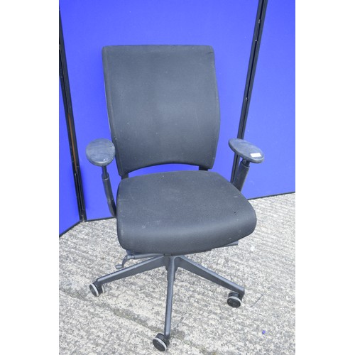 9 - BLACK OFFICE CHAIR