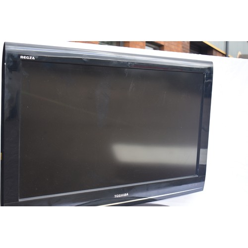 22 - TOSHIBA TV WITH REMOTE PWO