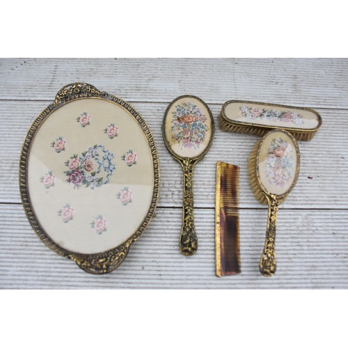 16 - DRESSING TABLE SET