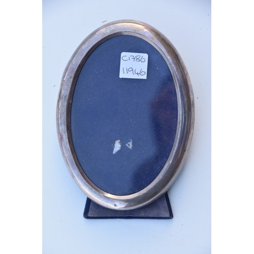 187 - OVAL SILVER PHOTO  FRAME