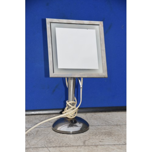 33 - LIGHT UP MIRROR