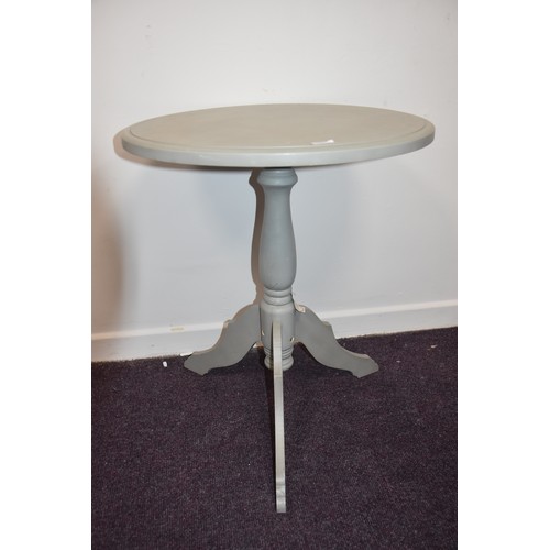 17 - GREY CIRCULAR PEDESTAL TABLE