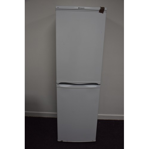 40 - HOTPOINT FRIDGE FREEZER IN PWO