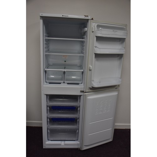 40 - HOTPOINT FRIDGE FREEZER IN PWO