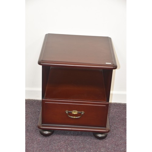 121 - MAHOGANY SINGLE DRAWERED BEDSIDE