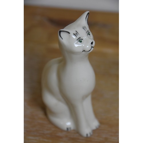 171 - BELLEEK CAT