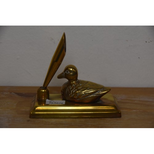 185 - BRASS DUCK PEN HOLDER