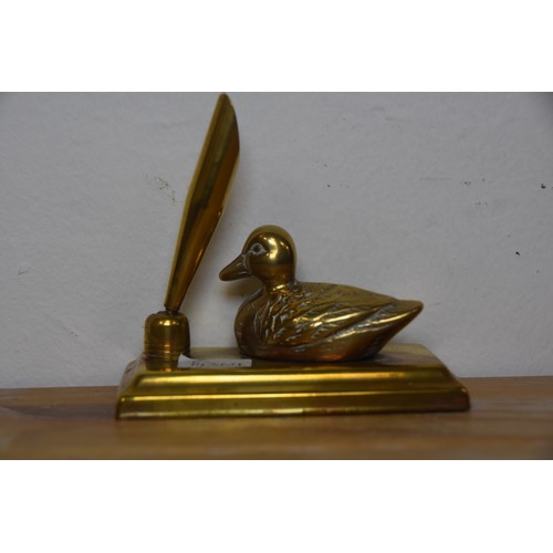 185 - BRASS DUCK PEN HOLDER