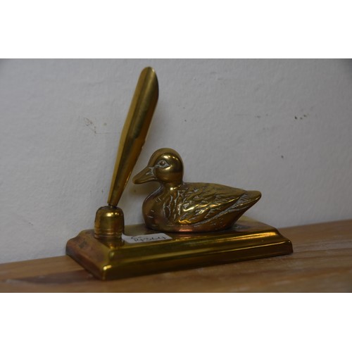 185 - BRASS DUCK PEN HOLDER