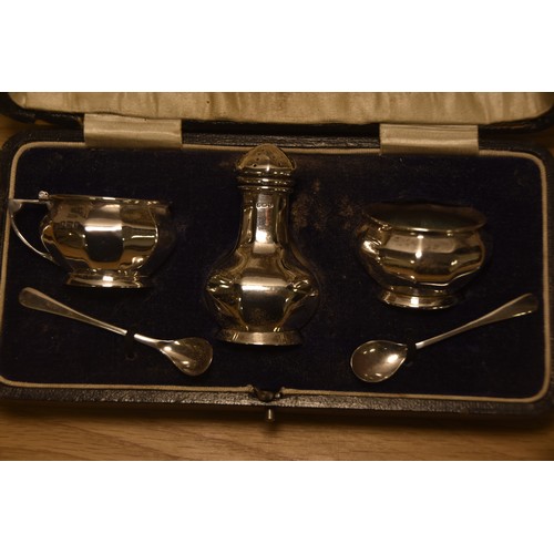 237 - CASED SILVER CONDIMENT SET SILVER WEIGHS APPROX 75GRAMS BIRHINGHAM 1918