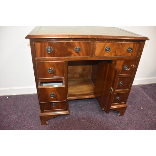 263 - SMALL CHASED GREEN LEATHER TWIN PEDESTAL DESK 2 DRAWERS AT TOP  OVER 3 SMALL DRAWERS TO EACH PEDESTA... 