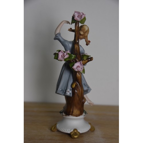 306 - CAPODIMONTE LADY AMONGST THE ROSES