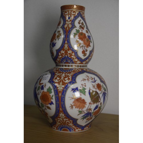 322 - ORIENTAL VASE 