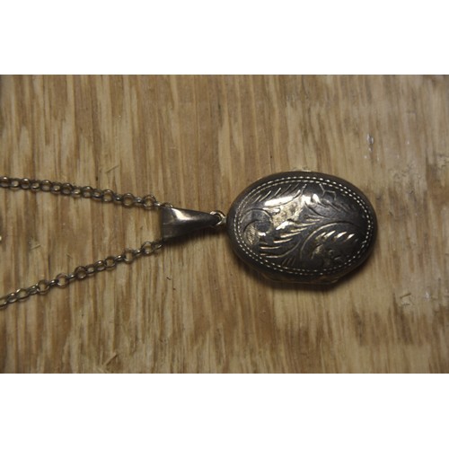 223A - SILVER LOCKET ON SILVER CHAIN