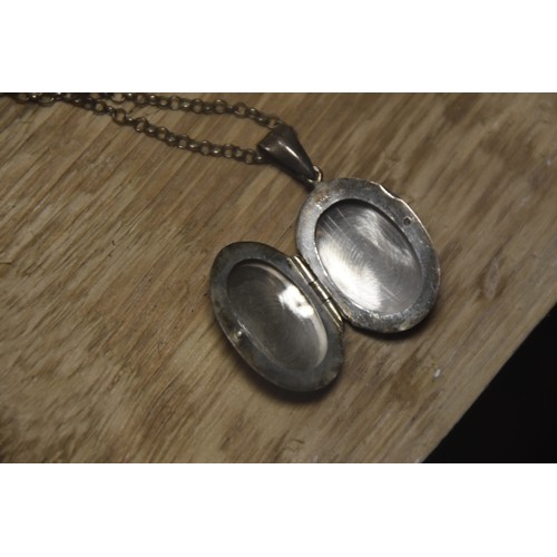 223A - SILVER LOCKET ON SILVER CHAIN