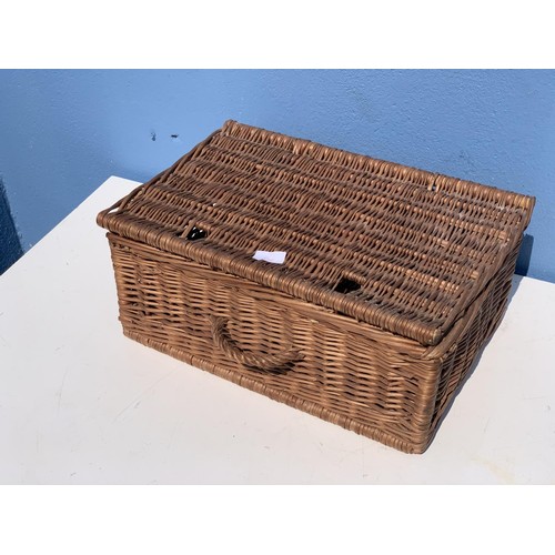 129 - WICKER HAMPER