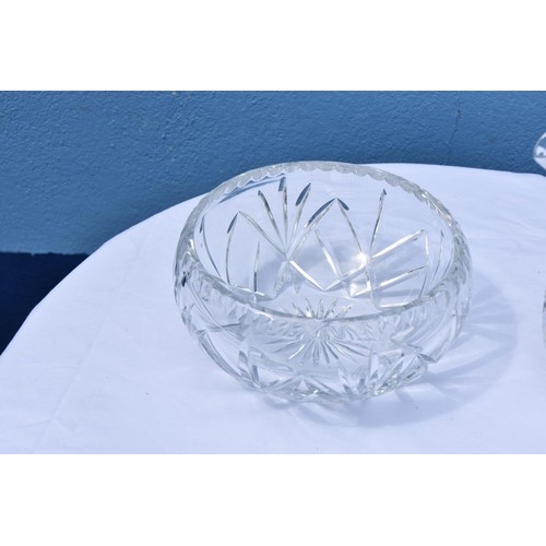 48 - A CUT GLASS WATER JUF AND FRUIT BOWL