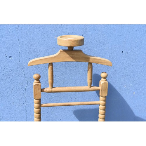 82 - A BEECH BOBBIN TURNED VALET STAND