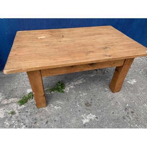 90 - OAK COFFEE TABLE