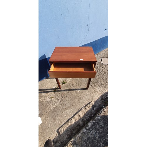 65 - MID CENTURY SINGLE DRAWERED LAMP TABLE