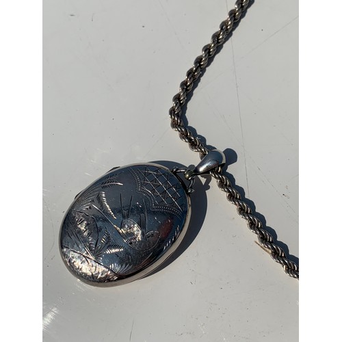 213 - LARGE SILVER LOCKET ON HEAVY ROPE CHAIN