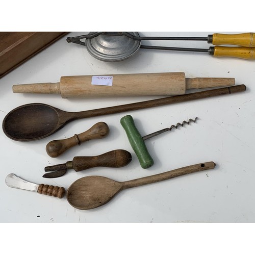 284 - KITCHENALIA VINTAGE TREEN ITEMS