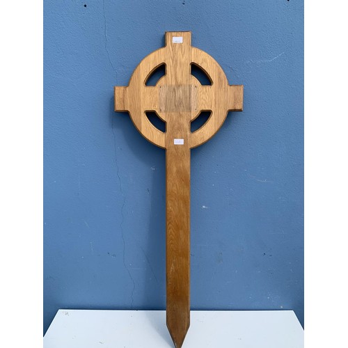 368 - SOLID OAK CELTIC CROSS 52