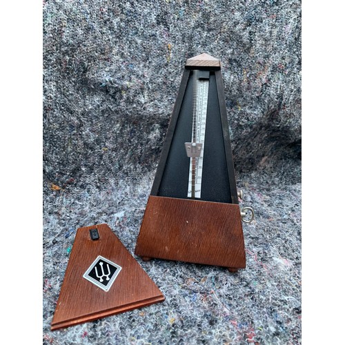 357 - LARGE VINTAGE METRONOME IN PERFECT WORKING ORDER