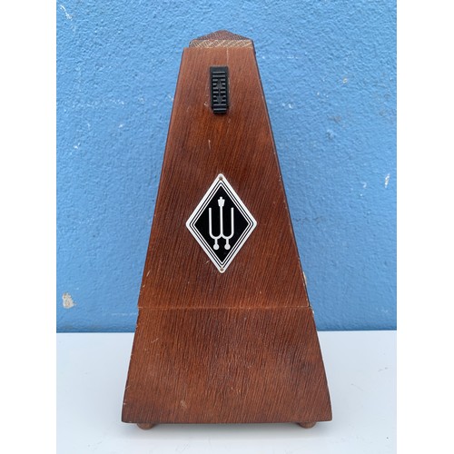 357 - LARGE VINTAGE METRONOME IN PERFECT WORKING ORDER