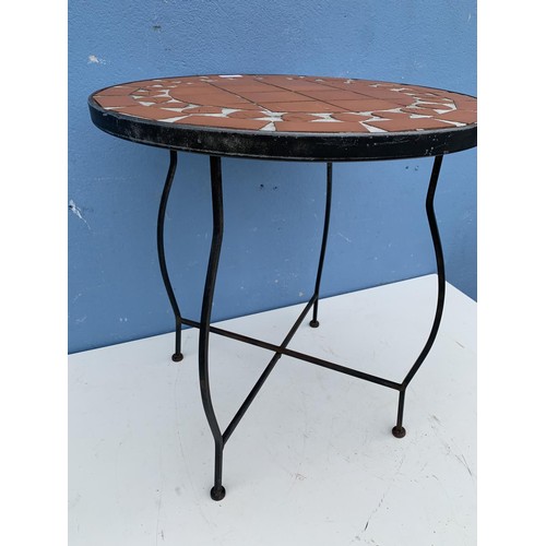 31 - A TILED TOP TABLE ON A CAST BASE