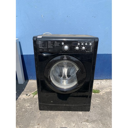 67 - BLACK INDESIT WASHING MACHINE