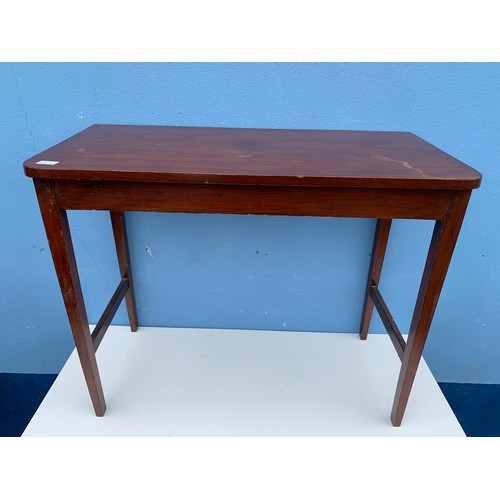 34 - AN ANTIQUE SIDE TABLE