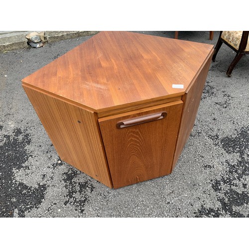 119 - TEAK CORNER UNIT