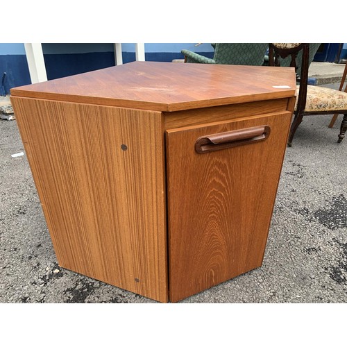 119 - TEAK CORNER UNIT