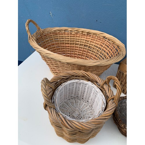 158 - QTY OF WICKER BASKETS