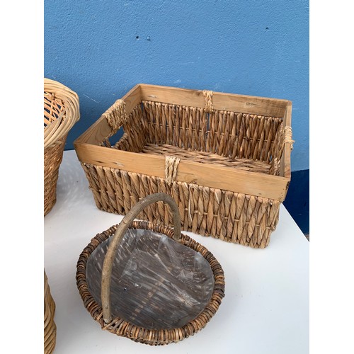 158 - QTY OF WICKER BASKETS