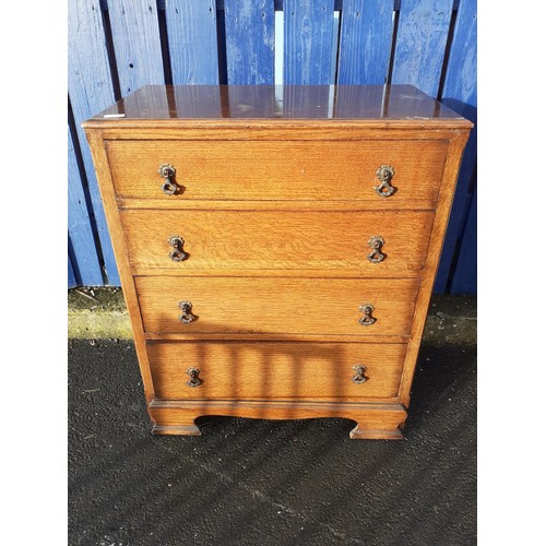 6 - A VINTAGE OAK 4 DRAWER CHEST OF DRAWERS