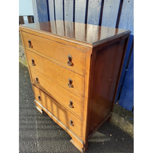 6 - A VINTAGE OAK 4 DRAWER CHEST OF DRAWERS