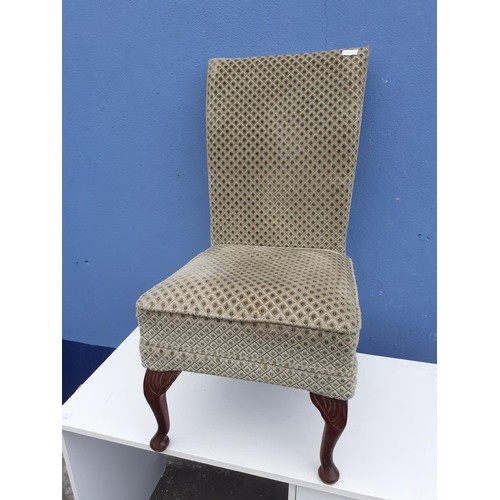 78 - VINTAGE BEDROOM CHAIR ON QUEEN ANNE LEG