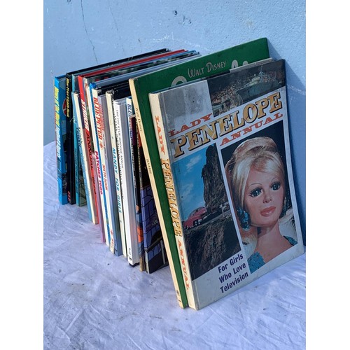 91 - A COLLECTION OF OLD ANNUALS