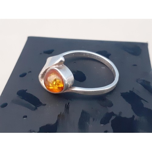 219 - AN AMBER SET RING SIZE P/Q