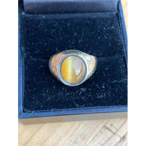 224 - A TIGERS EYE SILVER HALLMARKED RING