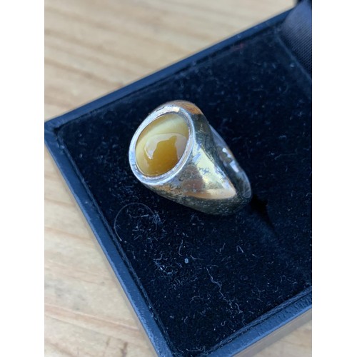 224 - A TIGERS EYE SILVER HALLMARKED RING