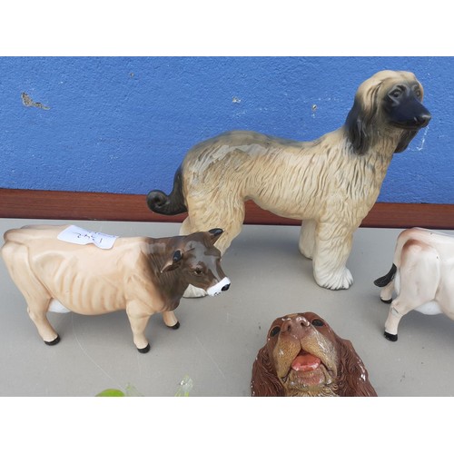 2 - AN ASSORTED 6 PIECE LOT OF ANIMAL FIGURES INCLUDING A BOSSON HEAD