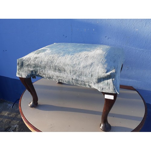 9 - A QUEEN ANNE LEG STOOL