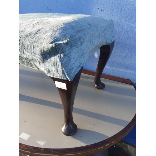 9 - A QUEEN ANNE LEG STOOL