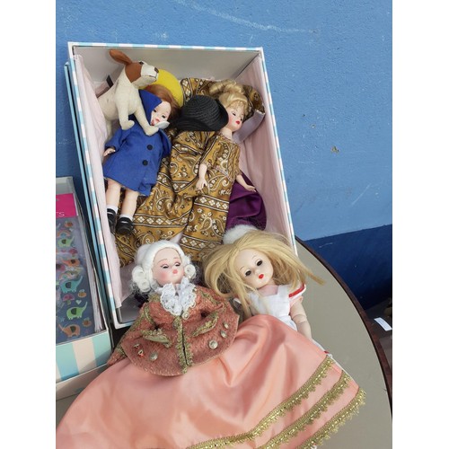 27 - A LOT OF MADAME ALEXANDER DOLLS AND ACCESSORIES